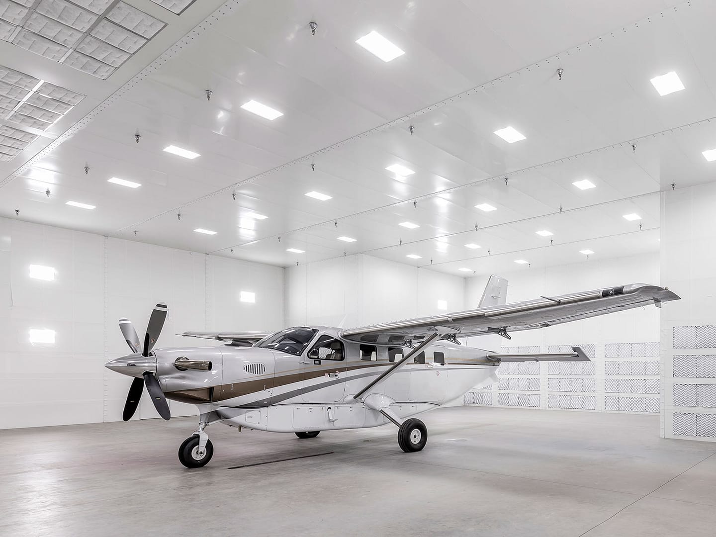 Global Finishing Solutions Aviation Paint Spray Booth
