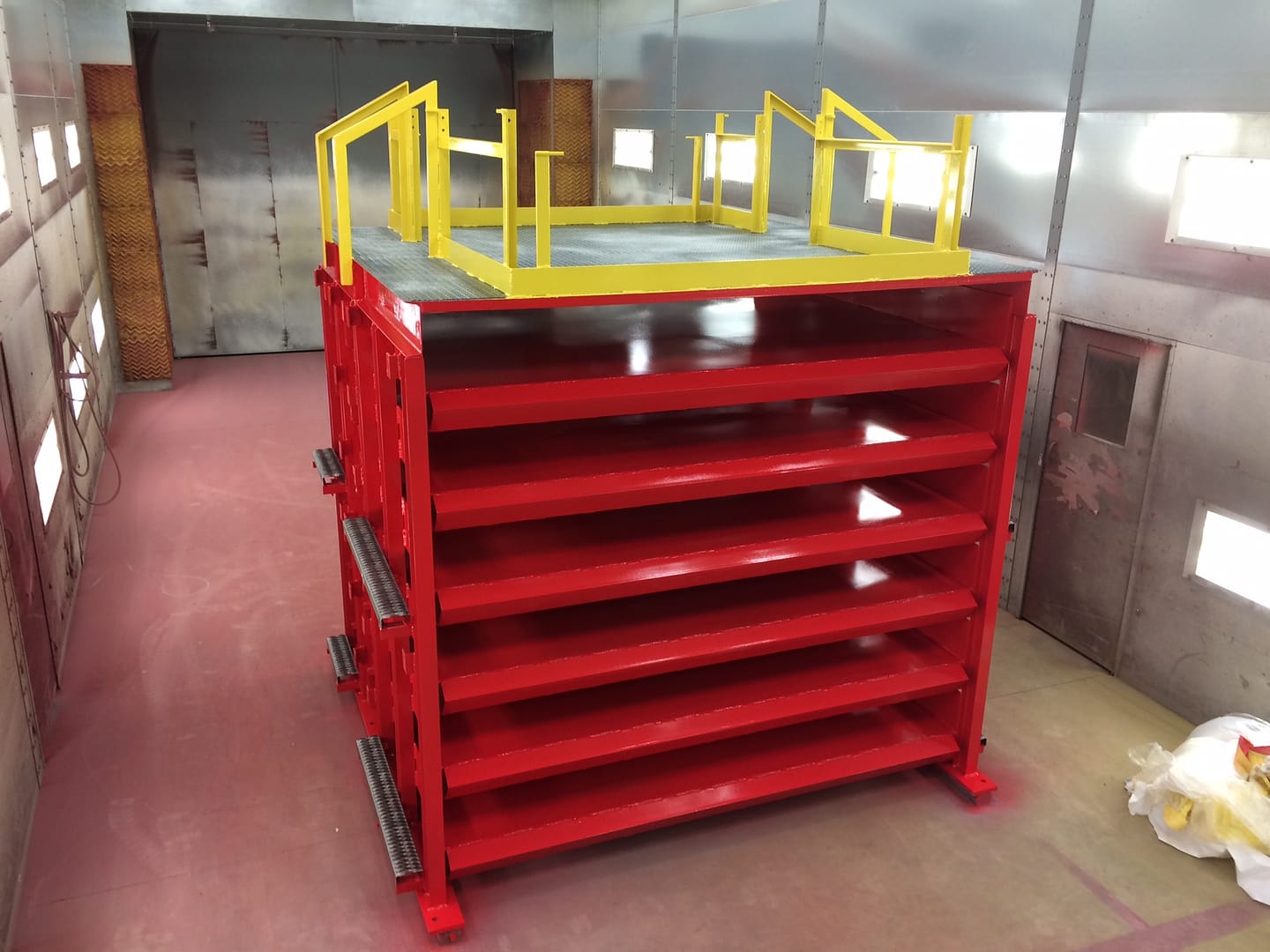 tunnel rack for a rail train tunnel rack for a rail train