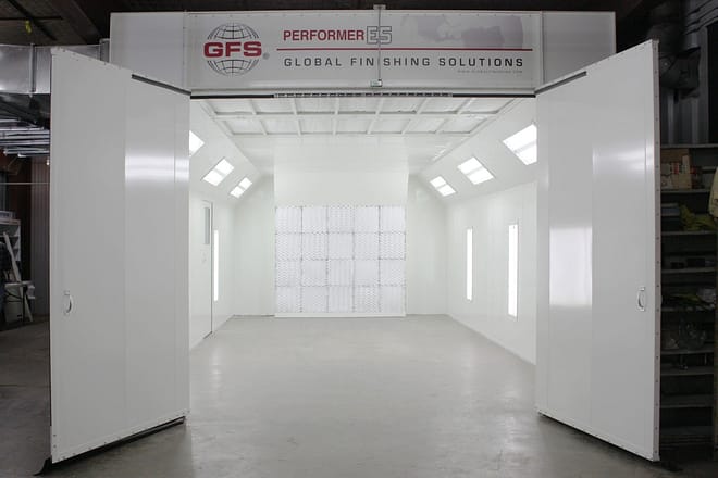 Performer ES semi-downdraft paint booth