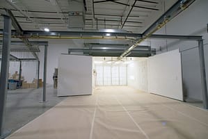 Paint booth with Crane slot